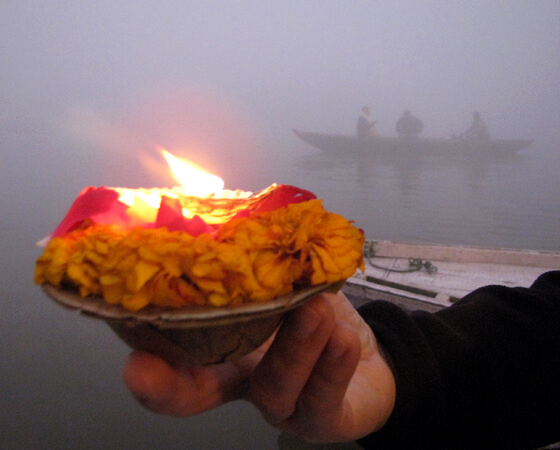 Ceremonia en el Ganges, Benares, Varanasi
